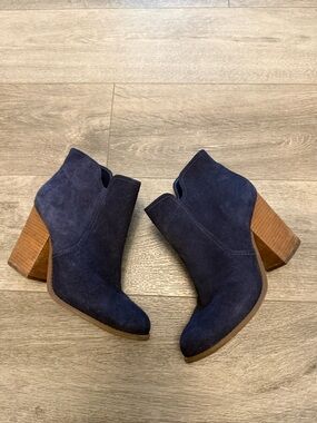Jessica Simpson Navy Suede Stacked Heel Ankle Booties size 9
